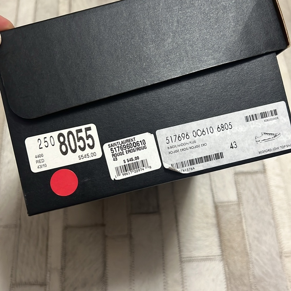 Saint Laurent men’s leather sneakers - Picture 13 of 13